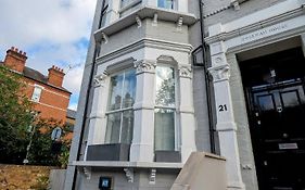 Charming Bright 2-Bed Heritage Flat, Battersea Park, London